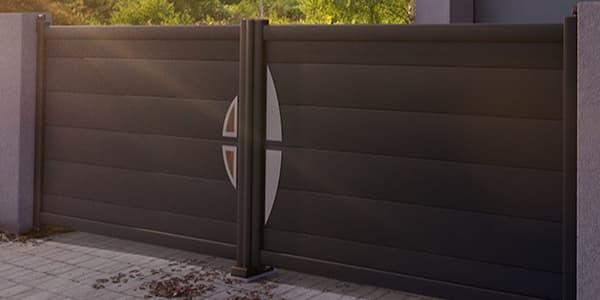 Décoration alunox pour portail aluminium Portail battant alu sur mesure